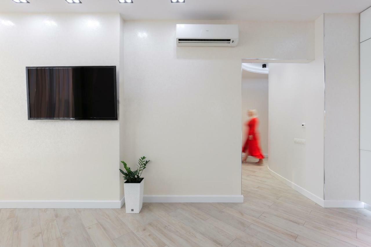 Black&White Apartment In Smart Plaza Kiev Exterior foto
